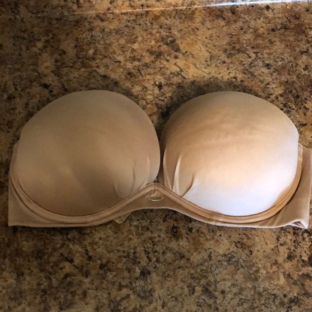 Victoria’s Secret strapless bra
